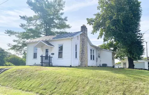 516 E Chestnut St, Hartford City, IN 47348