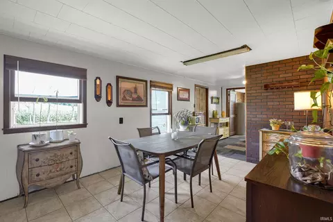 Dining - 1052 Avoca Eureka Rd, Bedford, IN 47421 photo 1 of 2