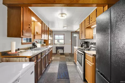 Kitchen - 1052 Avoca Eureka Rd, Bedford, IN 47421 photo 3 of 3