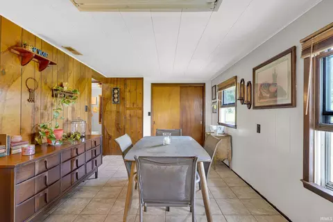 Dining - 1052 Avoca Eureka Rd, Bedford, IN 47421 photo 2 of 2