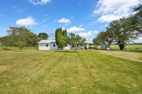 Exterior - 1052 Avoca Eureka Rd, Bedford, IN 47421 photo 2 of 7