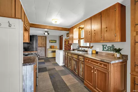 Kitchen - 1052 Avoca Eureka Rd, Bedford, IN 47421 photo 1 of 3