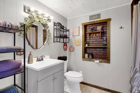 Bath - 1052 Avoca Eureka Rd, Bedford, IN 47421 photo 1 of 1