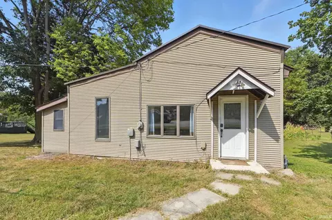298 Front St, Rome City, IN 46784