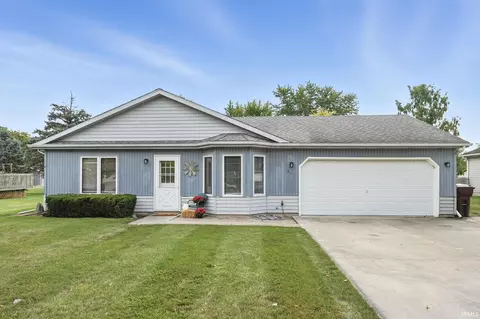 810 Cherokee Ct, Auburn, IN 46706
