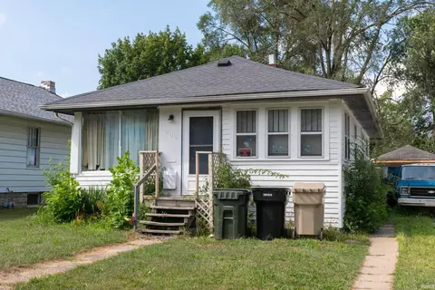 809 E Fairview Ave, South Bend, IN 46614