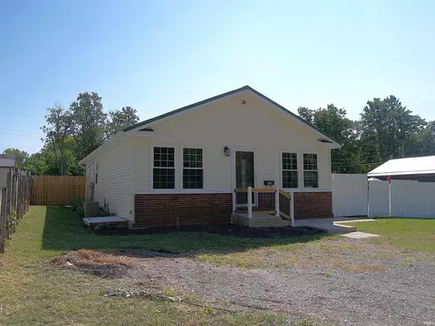 1529 College Ave, Rochester, IN 46975