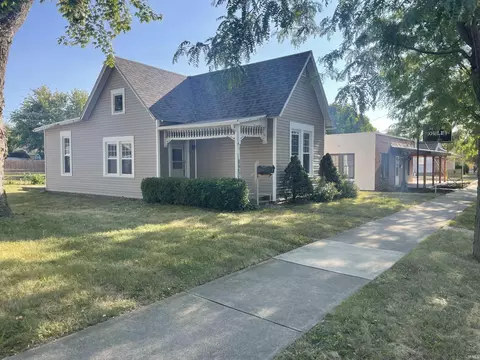 9409 W Smith St, Yorktown, IN 47396