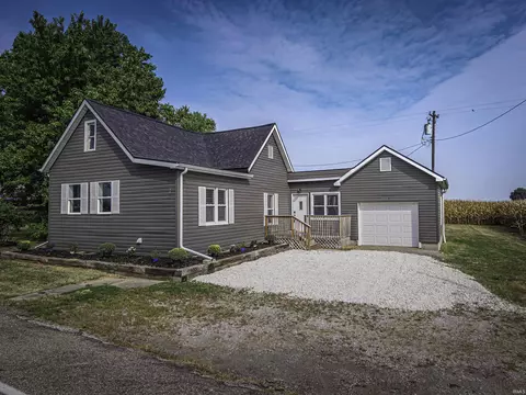 215 W Stacer Rd, Haubstadt, IN 47639