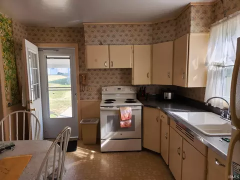 609 E Wiley St, Marion, IN 46952 photo 6
