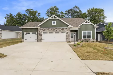 8267 Caverango Blvd, Fort Wayne, IN 46815