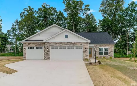 8245 Caverango Blvd, Fort Wayne, IN 46815