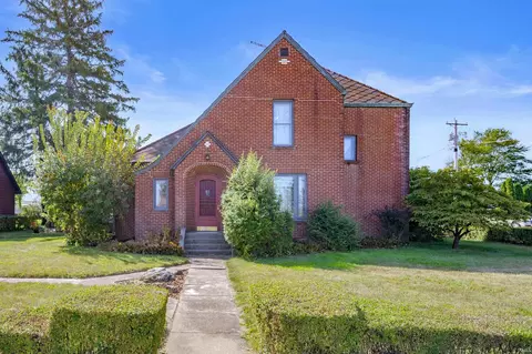 105 W Jackson St, Farmland, IN 47340