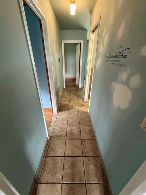 Entry Way - 2413 Spice Valley Rd, Mitchell, IN 47446 photo 2 of 2