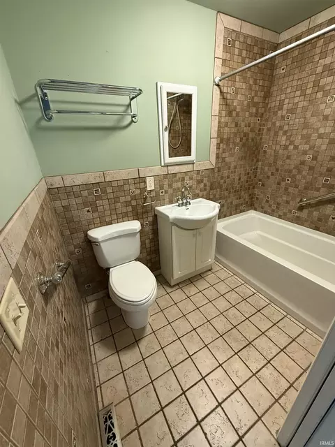 Bath - 2413 Spice Valley Rd, Mitchell, IN 47446 photo 1 of 5