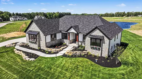 50595 Bantam Ridge Dr, Granger, IN 46530