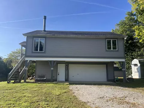 Exterior - 8328 S County Rd 750 Rd, Pendleton, IN 46064 photo 2 of 3