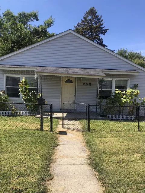 258 N Hoke Ave, Frankfort, IN 46041