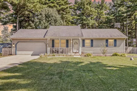 2656 E Forest Cir, Warsaw, IN 46582