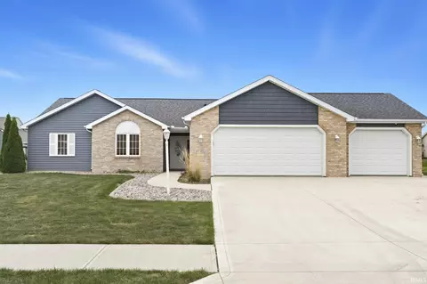 10302 Greenwood Lakes Dr, New Haven, IN 46774