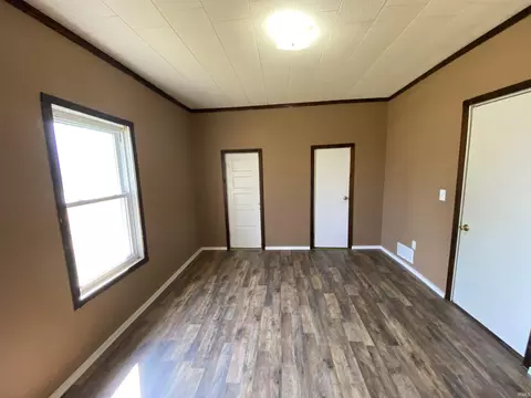 507 W Oak St, Mitchell, IN 47446 photo 4
