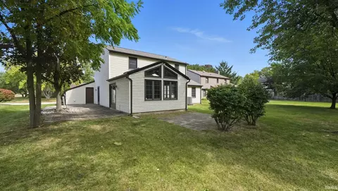 6512 Woodthrush Dr, Fort Wayne, IN 46835 photo 2