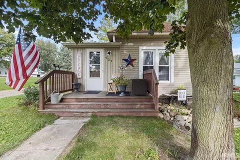 121 S Pearl St, Etna Green, IN 46524