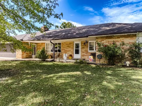 1201 N Bittersweet Ln, Muncie, IN 47304