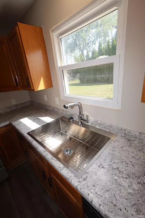 51832 Hedge Ln, Granger, IN 46530 photo 8