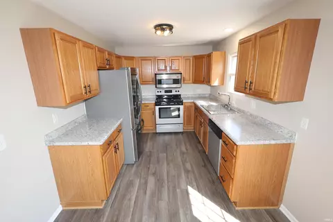 51832 Hedge Ln, Granger, IN 46530 photo 7