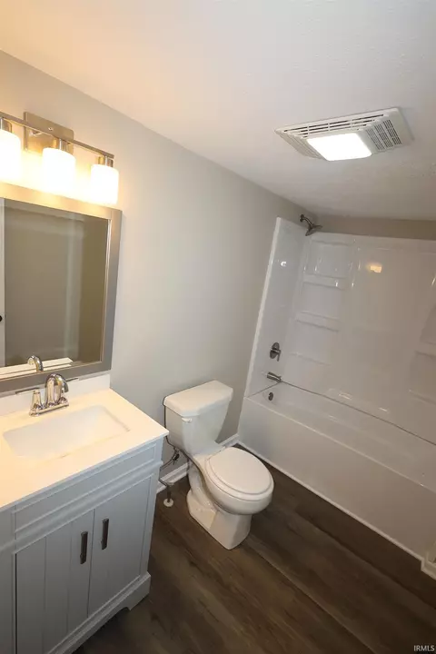 51832 Hedge Ln, Granger, IN 46530 photo 17