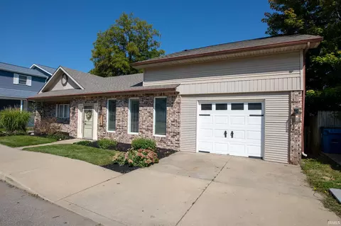 116 W Broadway St, Etna Green, IN 46524