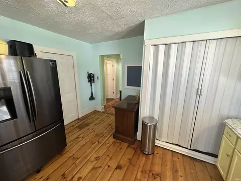 Entry Way - 715 W Oak St, Mitchell, IN 47446 photo 2 of 4