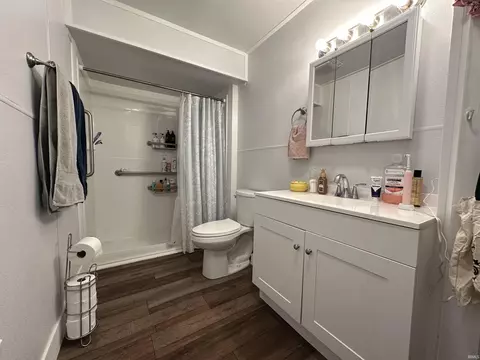 Bath - 715 W Oak St, Mitchell, IN 47446 photo 2 of 2
