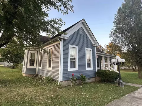 Exterior - 715 W Oak St, Mitchell, IN 47446 photo 3 of 10