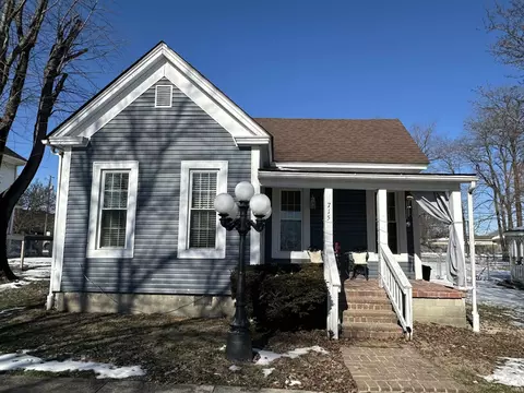 Exterior - 715 W Oak St, Mitchell, IN 47446 photo 4 of 10