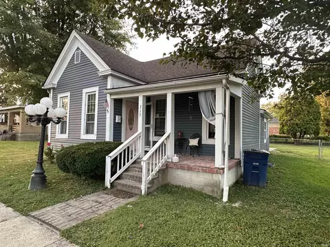 Exterior - 715 W Oak St, Mitchell, IN 47446 photo 1 of 10