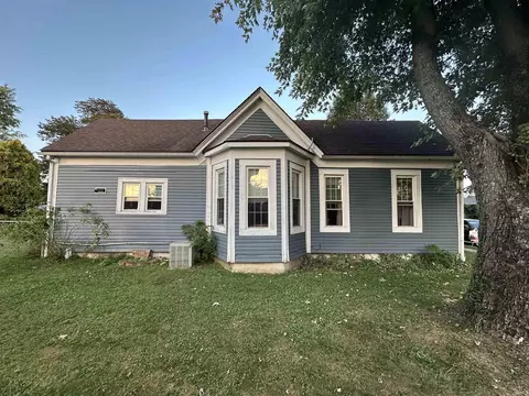 Exterior - 715 W Oak St, Mitchell, IN 47446 photo 7 of 10
