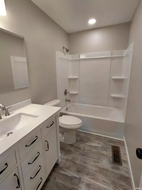 627 E Pine St, Muncie, IN 47303 photo 8