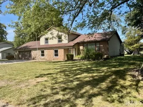 826 W 8th St, Rochester, IN 46975