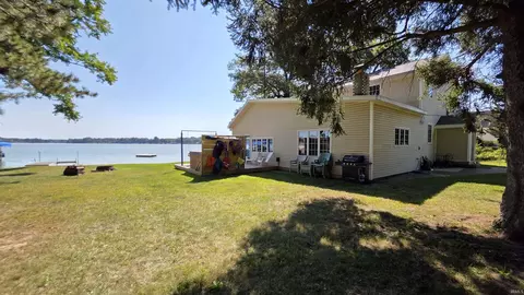 7891 N Tippecanoe Dr, Walkerton, IN 46574