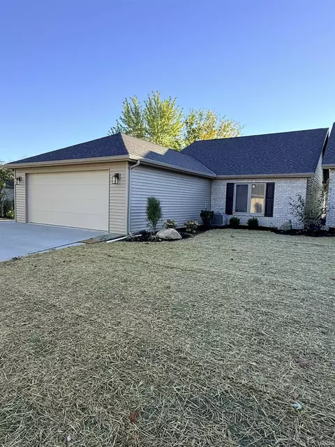 8045 Harrisburg Ln, Fort Wayne, IN 46835