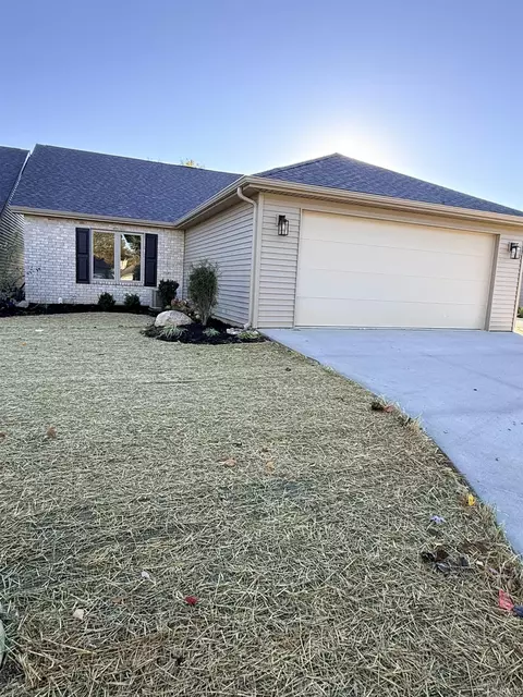 8049 Harrisburg Ln, Fort Wayne, IN 46835