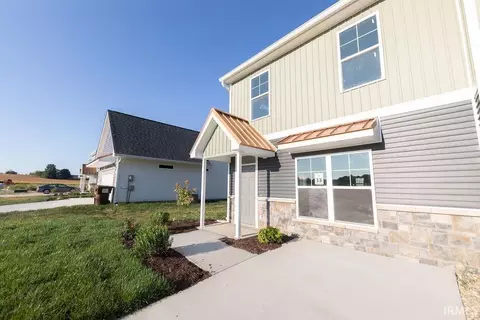 8092 S Prestwick Dr, Newberry, IN 47449