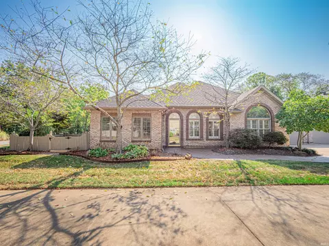 8320 Wolf Creek Ct, Evansville, IN 47712
