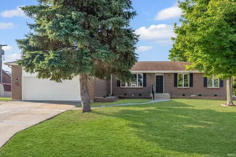 21 W Bruel St, Remington, IN 47977