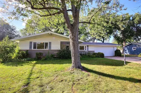 4015 Wedgewood Dr, Fort Wayne, IN 46815