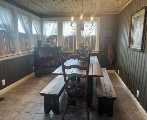 Dining - 629 R St, Bedford, IN 47421 photo 1 of 1