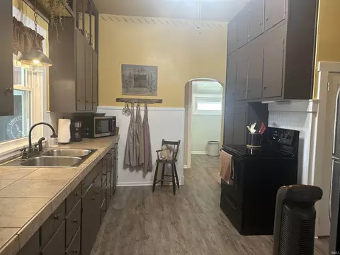 Entry Way - 629 R St, Bedford, IN 47421 photo 1 of 1