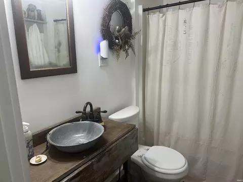 Bath - 629 R St, Bedford, IN 47421 photo 1 of 1